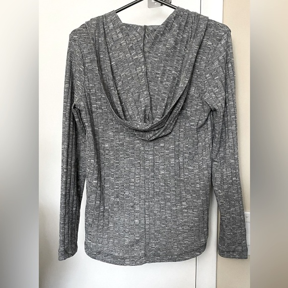 Juicy Couture Gray Hooded Faux Wrap Lightweight Sweater Top Size Small - Picture 6 of 11